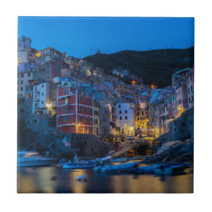 Riomaggiore på natten Cinque Terre Liguria Italien Kakelplatta