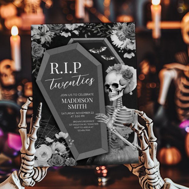 RIP 20 Blommigt Skull Halloween Birthday Inbjudningar (RIP Twenties Death to my Twenties Halloween Birthday Invitation)