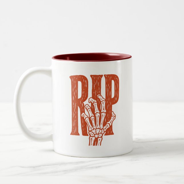 RIP Skelett Hand Halloween Linocut Design Två-Tonad Mugg (Vänster)
