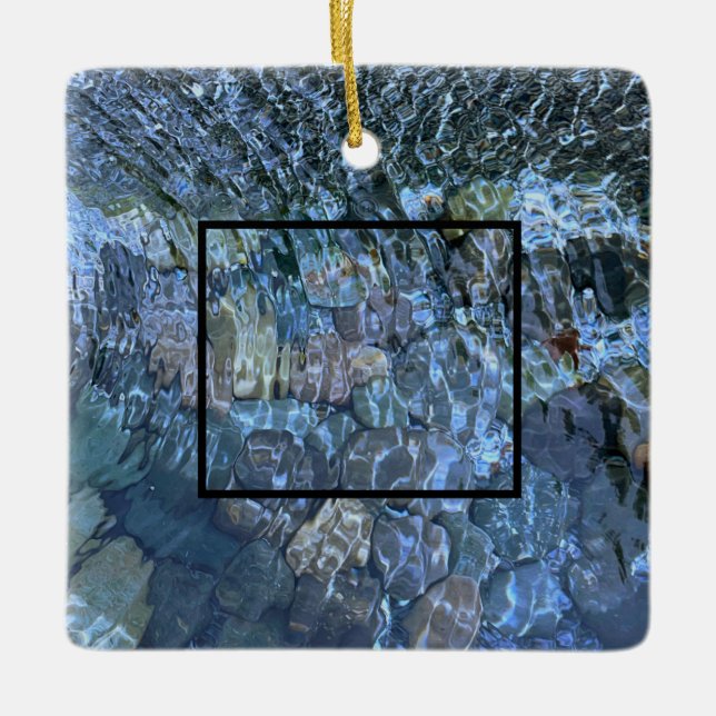 Rippling vatten, brook, ånga, undervattensstenar julgransprydnad keramik (Framsida)