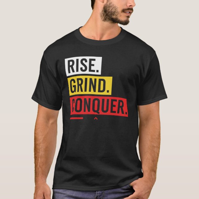 RISE. GRIND. CONQUER. – Bold Daily Motivation  T Shirt (Framsida)