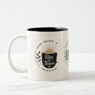 Rise & Thrive – Motiverande Logodesign för Mugg