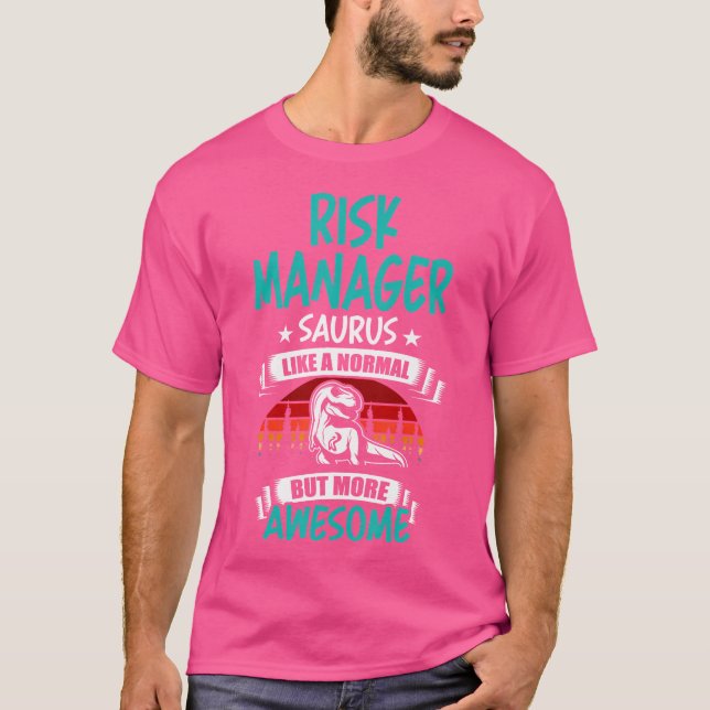 Risk Manager Saurus som normal T Rex-dosinosaur T Shirt (Framsida)
