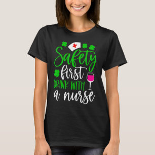 Rita först med en näsborrsten och ett självmord t shirt
