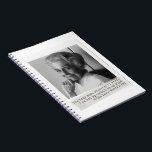 Rita Levi-Montalcini Quote Women in Science Anteckningsbok<br><div class="desc">Ett citat av underbaren Rita Levi-Montalcini (1909-2012),  nobelpristagare,  briljant sinne och inspiration för oss alla: "Det spelar ingen roll organet vill ha. Jag är inte min kropp,  jag är min själ."</div>
