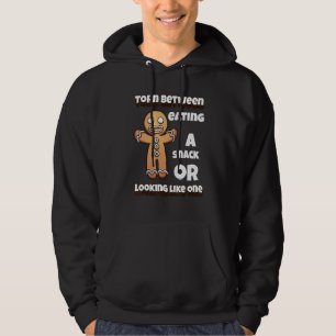Riven mellan att se ut som ett mellanmål eller äta hoodie