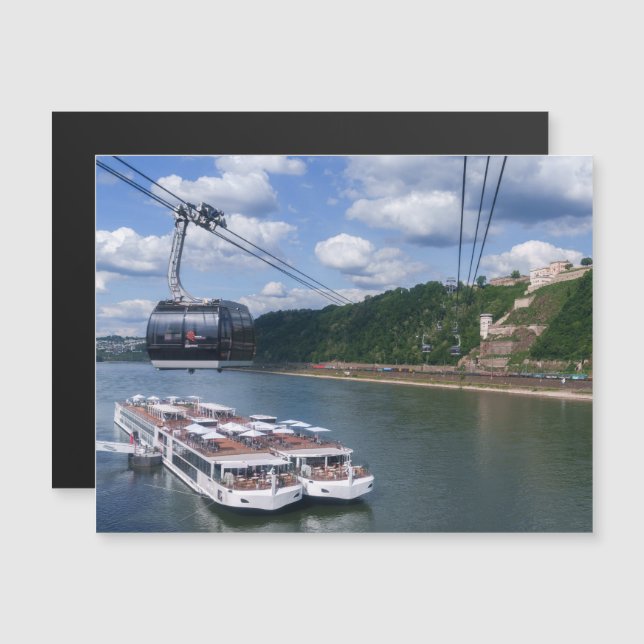 Riverbåtar på Deutsches Eck med Distant Castle (Fram/baksida)
