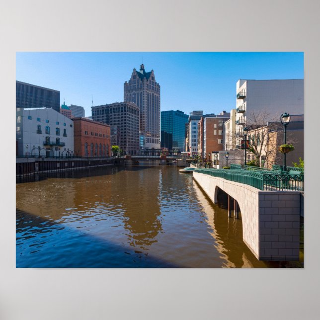 Riverfront från kilbourn street i milwaukee poster (Framsidan)