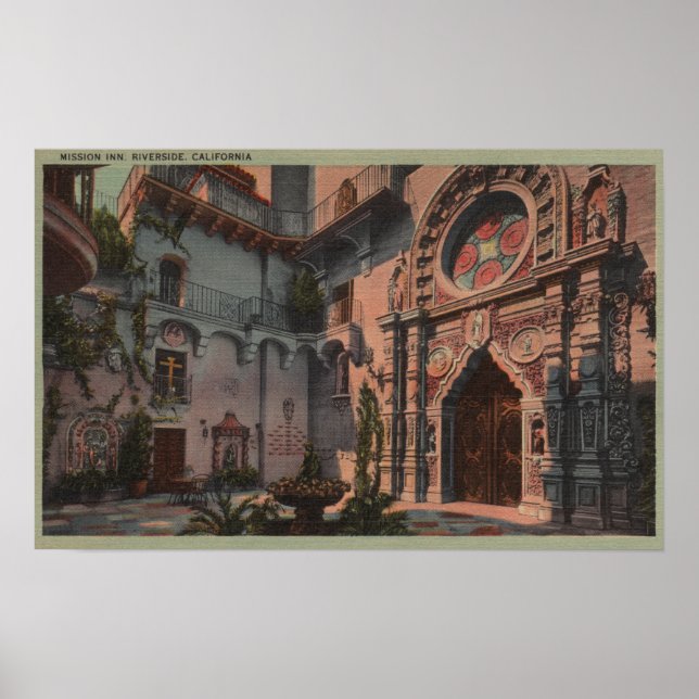 Riverside, CA - View of Uppdrag In Courtyard Poster (Framsidan)