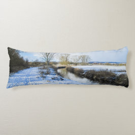 Riverside English Winter Walk - Personlig Kroppskudde