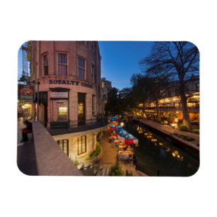 Riverwalken vid Dusk i San Antonio 2 Magnet