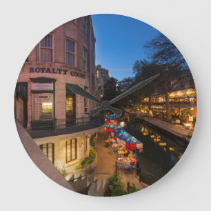 Riverwalken vid Dusk i San Antonio 2 Stor Klocka