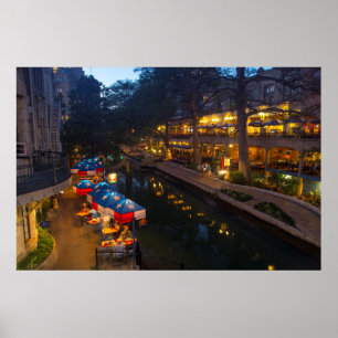 Riverwalken vid Dusk i San Antonio, centrala delen Poster