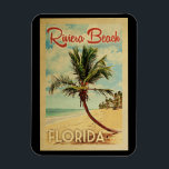 Riviera Beach Handflatan Träd Vintage resor Magnet<br><div class="desc">En unik och modern Riviera Beach Florida-konstaffär i mitten av århundradet i vintage resor poster stil. Den har en böjd handflatan träd på sandstranden med hav under ett blått grumligt himlar.</div>