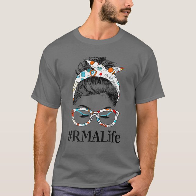 RMA Life Messy Hair Woman Bun Healthcare Worker T Shirt (Framsida)
