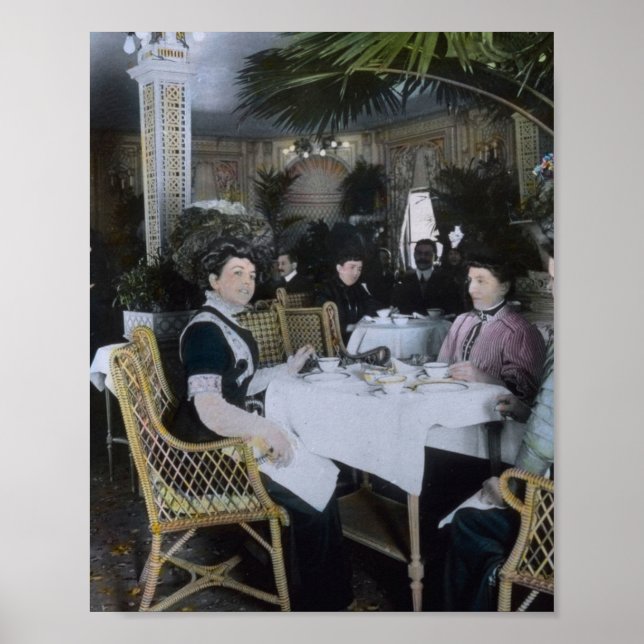 RMS Titanic 1:a klass Passagerare njuter av lyxen Poster (Framsidan)