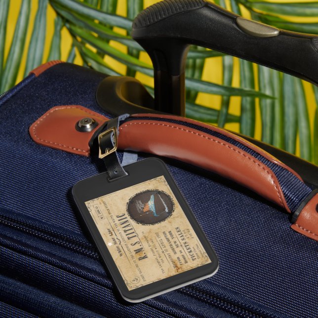 RMS TITANIC BOARDING ADVERSTING BAGAGEBRICKA (Framsida Insitu 1)