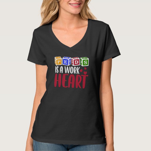 RN Pediatric Nurse PEDS Is A Work Of Heart Pediatr T Shirt (Framsida)