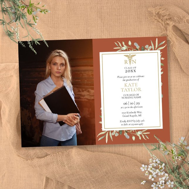 RN sjuksköterska examen Terrakotta lövverk foto in Inbjudningar (RN Nursing Graduation Terracotta Foliage Photo Inv Invitation)