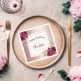Ro burgundisk blommigt av napkin med  guld pappersservett