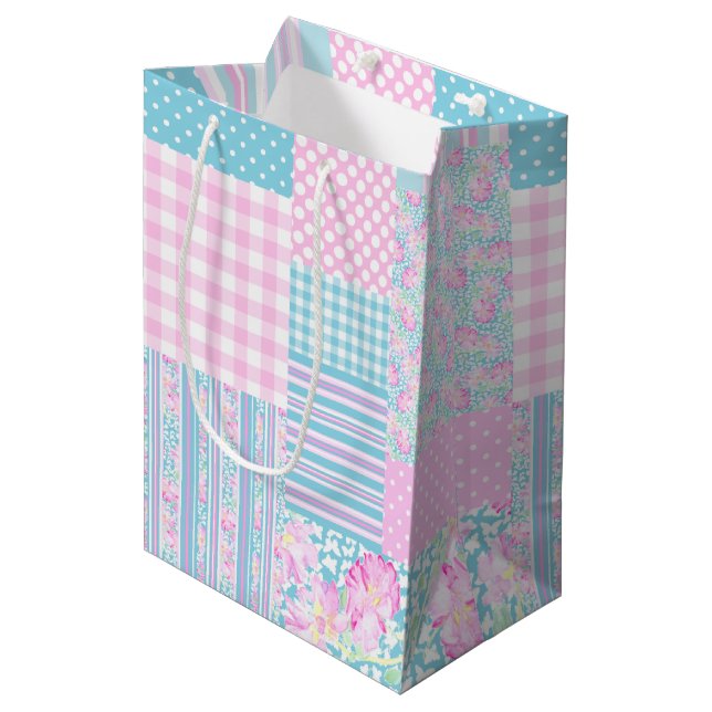 Ro Butterflies Faux Patchwork Medium Gift Bag (Framsidan Vinklad)