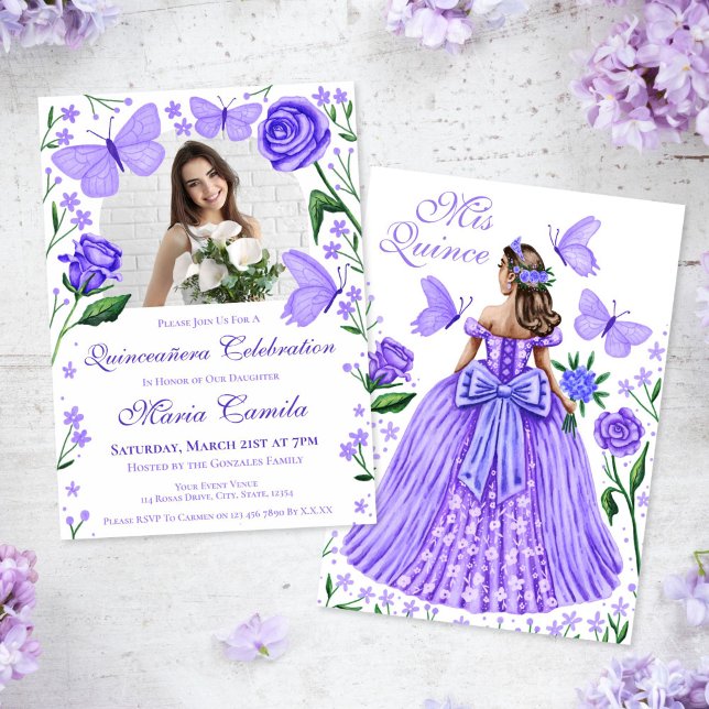 Ro + Butterflies Lilac Quinceanera Photo Inbjudningar (Roses + Butterflies Lilac Quinceanera Photo Invitation)