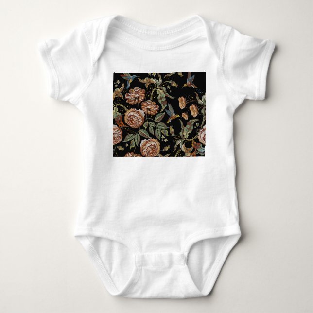 Ro Embroidery, Renaissance Stil. T Shirt (Framsida)