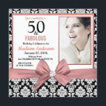 Ro guld bollar svart damm 50:e födelsedag foto inbjudningar<br><div class="desc">Blåvitt damm i ro guld | 50:e födelsedagsinbjudan. Femtio och Fabulous! En vacker modern elegant rosa ros guld böjer svart vit vintage, 50:e Födelsedagsfest inbjudan kan du anpassa och skicka ut din femtionde födelsedagsfest firande. I mitten av sötens rosa bugar med glansig diamant. Byt ut exempelfotot mot ett eget. Ord...</div>