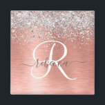 Ro Guld Brushed Metall Glitter Monogram Namn Magnet<br><div class="desc">Anpassa enkelt chicens magnetdesign i trendig med gnistrande glitter i söt silver på en borstad metallbakgrund i ro guld.</div>