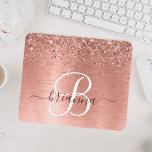Ro Guld Brushed Metall Glitter Monogram Namn Musmatta<br><div class="desc">Anpassa enkelt trendigets chic-musmatta med söt ro-mousserande glitter på en borstad metallbakgrund från ro guld.</div>