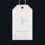 Ro guld, enkelt botaniskt löv monogram bröllop presentetikett<br><div class="desc">Monogrammad initialer och elegant-hand illustrerade botaniskt löv,  elegant och typsnitt i faux ro guld och  rosa,  enkelt och lyxigt. Underbart tack för att du föredrar klistermärken för det moderna klassiska bröllop,  det enkla formella bröllop,  elegant botaniska trädgårdsbröllop. Visa alla matchande delar i samlingen.</div>