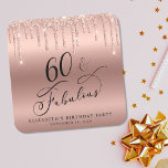 Ro Guld Glitter 60:e Födelsedagsfesten Underlägg Papper Kvadrat<br><div class="desc">Chic anpassningsbar 60:e födelsedagsfesten underlägg med "60 & Fabulous" i elegant calligraphy,  en faux-bakgrund för faux-folie för ro och droppning av guld för guld i ro. Perfekt för bord-dekanter att gästerna kan ta hem som en förmån för souvenir-partiet.</div>