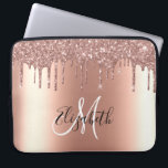 Ro Guld Glitter Drives Metall Monogram Trendig Laptop Fodral<br><div class="desc">Den här designen kan vara personlig i det område som tillhandahålls genom att ändra fotot och/eller text. Du kan också anpassa den genom att klicka på Anpassa den här mallen och sedan välja klicka för att anpassa ytterligare alternativ och ta bort eller ändra färg i bakgrunden, lägga till text, ändra...</div>