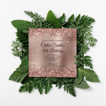 Ro Guld Glitter Foil 50:e födelsedagen Inbjudningar<br><div class="desc">Ett glamoröst finare-skript,  50:e fyrkantiga,  platt födelsedagsinbjudan till henne. Faux sparkly ro guld glitter mot ett samordnat glansigt borstat metall-folie. Det svarta kalligrafskriptet finare kan anpassas så att det passar ditt speciella firande. All gnistra och  rosa i denna moderna gigantiska design skapas med tryckt digitalkonst bilder.</div>