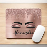 Ro Guld Glitter Gnistra Eyelash Monogram Namn Musmatta<br><div class="desc">Ro Faux Foil Metallic Gnistra Glitter Brushed Metall Monogram Namn och initial Eyelash (Lash),  Eyelash Extensions och Ögon  Guld Mousepad. Utformningen gör perfekten söt 16-årsjubileum,  bröllop,  möhippa,  årsdag,  babydusch eller bachelorette-festgåva till någon som vill ha ett trendig coola stil.</div>