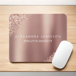Ro Guld Glitter |  ROSANS GNISTRA GLITTER Musmatta<br><div class="desc">Rosa - Ro Guld Glitter Faux Gnistra Glitter Metallic Foil Minimalist Business Mousepad (Mouse Pad) med vita bokstäver för monogrammet. Du kan anpassa affärsdesignen Ro Guld Girly med ditt namn. Kontakta designern om du vill ha anpassade matchande objekt.</div>
