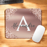 Ro Guld Gnistra Glitter Monogram Namn Mousepad Musmatta<br><div class="desc">Rosa - Ro Guld Faux Gnistra Glitter Metallic Foil Ombre Monogram Namn Monogram Mousepad. Den här musknappen kan anpassas så att den omfattar ditt första namn.</div>