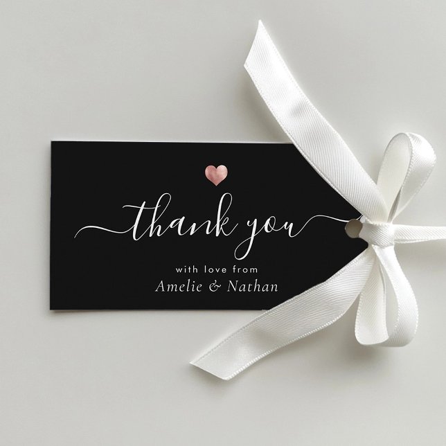 Ro Guld Heart Modern skript Elegant bröllop Presentetikett (A black thank you card with elegant white script and a rose gold heart, tied with a white ribbon)