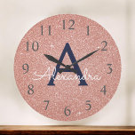 Ro Guld, marinblått Gnistra, Glitter Monogram, Nam Stor Klocka<br><div class="desc">Monogram Namn och murklocka för den första Rosa ros-Guld och marinblåa Gnistran Glitter. Wall Clock ger perfekten till någon som kärlek rosa gnistra glitter.</div>