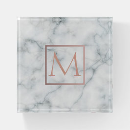 ro guld monogram på marmor