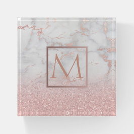 ro guld monogram på marmor för rosa