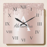 Ro Guld -  Rosa Glitter Metall Monogram Namn Fyrkantig Klocka<br><div class="desc">Ro Guld -  Rosa Faux Foil Metallic Gnistra Glitter Brushed Metall Monogram Namn och initial Luxury Wall Clock. Det gör perfekten söt 16-årsjubileum,  bröllop,  möhippa,  årsdag,  babydusch eller bachelorette-fest för någon som glam lyxen och chic stilar i kärlek.</div>