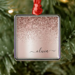 Ro Guld -  Rosa Glitter Metall Monogram Namn Julgransprydnad Metall<br><div class="desc">Ro Guld -  Rosan Faux Foil Metallic Gnistra Glitter Brushed Metall Monogram Namn och första julprydnad. Det gör perfekten söt 16-årsjubileum,  bröllop,  möhippa,  årsdag,  babydusch eller bachelorette-fest för någon som glam lyxen och chic stilar i kärlek.</div>