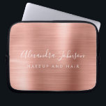 Ro Guld -  Rosa Metallic Monogram Business Laptop Fodral<br><div class="desc">Modern Ro Guld -  Rosa Girly Makup and Hair Beauty Salon Faux Metallic Stainless Elegant Monogram Promotional Laptop Bag eller Sleeve Promotional (reklam) Fodral. Den här affärsdatorn för professionell i klass fodral kan anpassas så att den omfattar ditt monogrammade skript namnteckning namn och befattningsyrke eller befattning.</div>