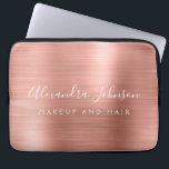 Ro Guld -  Rosa Metallic Monogram Business Laptop Fodral<br><div class="desc">Modern Ro Guld -  Rosa Girly Makup and Hair Beauty Salon Faux Metallic Stainless Elegant Monogram Promotional Laptop Bag eller Sleeve Promotional (reklam) Fodral. Den här affärsdatorn för professionell i klass fodral kan anpassas så att den omfattar ditt monogrammade skript namnteckning namn och befattningsyrke eller befattning.</div>