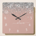 Ro Guld  Rosa Silver Glitter Fyrkantig Klocka<br><div class="desc">Ro Guld -  Rosa och Silver Gnistra Glitter Skript Monogram Namn Clock. Det gör perfekten söt 16-årsjubileum,  bröllop,  möhippa,  årsdag,  babydusch eller bachelorette-fest för någon som glam lyxen och chic stilar i kärlek.</div>