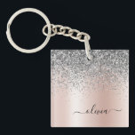 Ro Guld -  Rosa Silver Glitter Monogram<br><div class="desc">Ro Guld -  Rosa och Silver Faux Foil Metallic Gnistra Glitter Brushed Metall Monogram Namn Keychain. Det gör perfekten söt 16-årsjubileum,  bröllop,  möhippa,  årsdag,  babydusch eller bachelorette-fest för någon som glam lyxen och chic stilar i kärlek.</div>