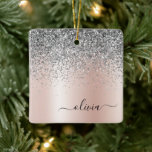 Ro Guld -  Rosa Silver Glitter Monogram Julgransprydnad Keramik<br><div class="desc">Ro Guld -  Rosa och Silver Faux Foil Metallic Gnistra Glitter Brushed Metall Monogram Namn och första julprydnad. Det gör perfekten söt 16-årsjubileum,  bröllop,  möhippa,  årsdag,  babydusch eller bachelorette-fest för någon som glam lyxen och chic stilar i kärlek.</div>