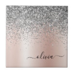 Ro Guld -  Rosa Silver Glitter Monogram Kakelplatta<br><div class="desc">Ro Guld -  Rosa och Silver Faux Foil Metallic Gnistra Glitter Brushed Metall Monogram Namn och initiala keramiska plattor. Det gör perfekten söt 16-årsjubileum,  bröllop,  möhippa,  årsdag,  babydusch eller bachelorette-fest för någon som glam lyxen och chic stilar i kärlek.</div>