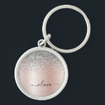 Ro Guld -  Rosa Silver Glitter Monogram Rund Silverfärgad Nyckelring<br><div class="desc">Ro Guld -  Rosa och Silver Faux Foil Metallic Gnistra Glitter Brushed Metall Monogram Namn nyckelringar (Nyckelring) (). Det gör perfekten söt 16-årsjubileum,  bröllop,  möhippa,  årsdag,  babydusch eller bachelorette-fest för någon som glam lyxen och chic stilar i kärlek.</div>
